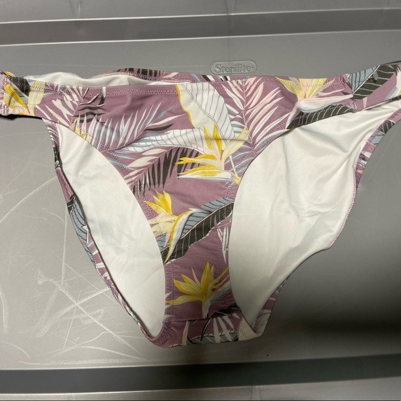 Beautiful women’s VOLCOM bikini bottom only - Picture 6 of 6